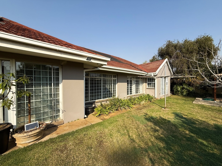 3 Bedroom Property for Sale in Van Der Hoff Park North West